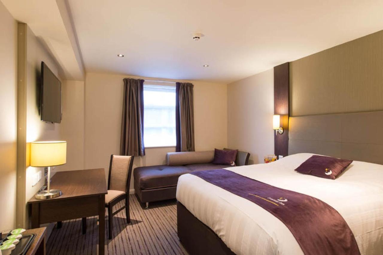 Premier Inn Guildford North - A3 Exterior foto